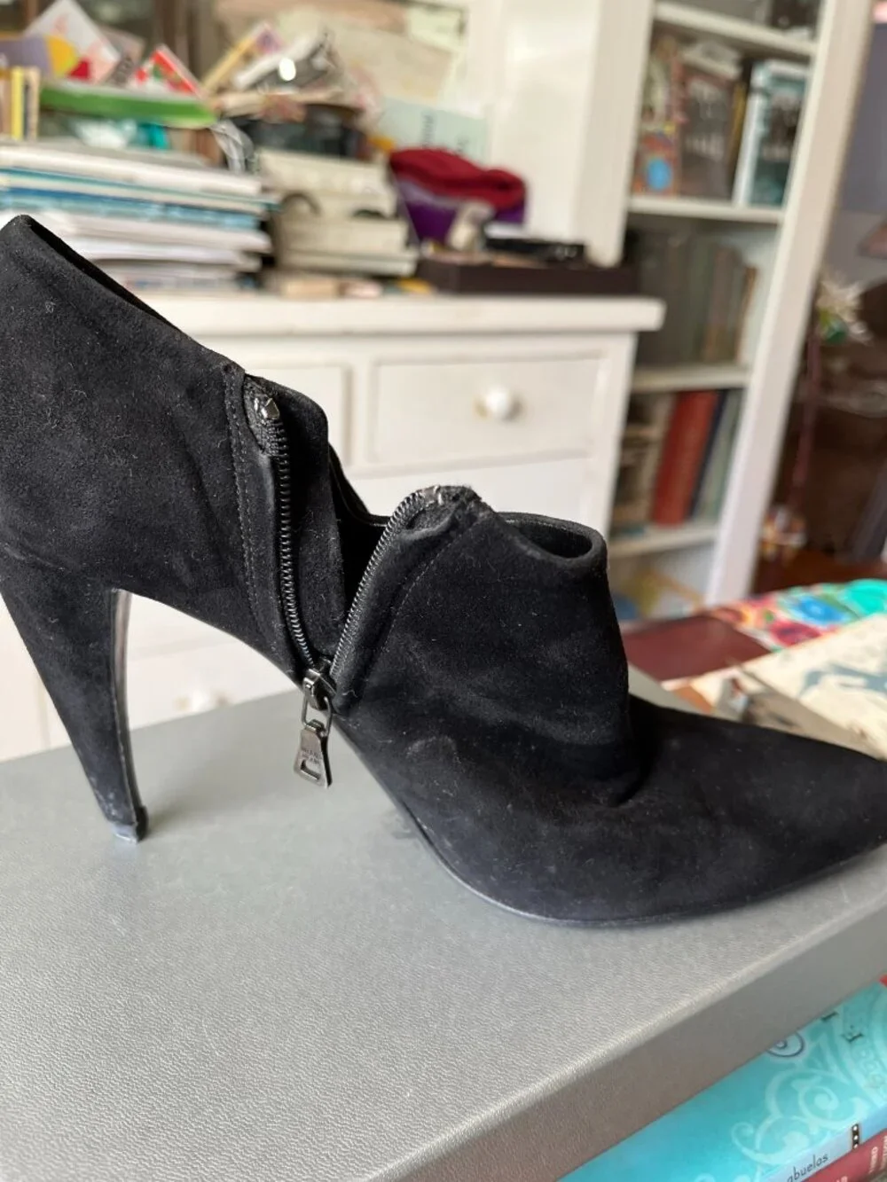 Authentic Prada Calzature Donna Black Suede Ankle Booties Side Zip 38.5 US 8.5